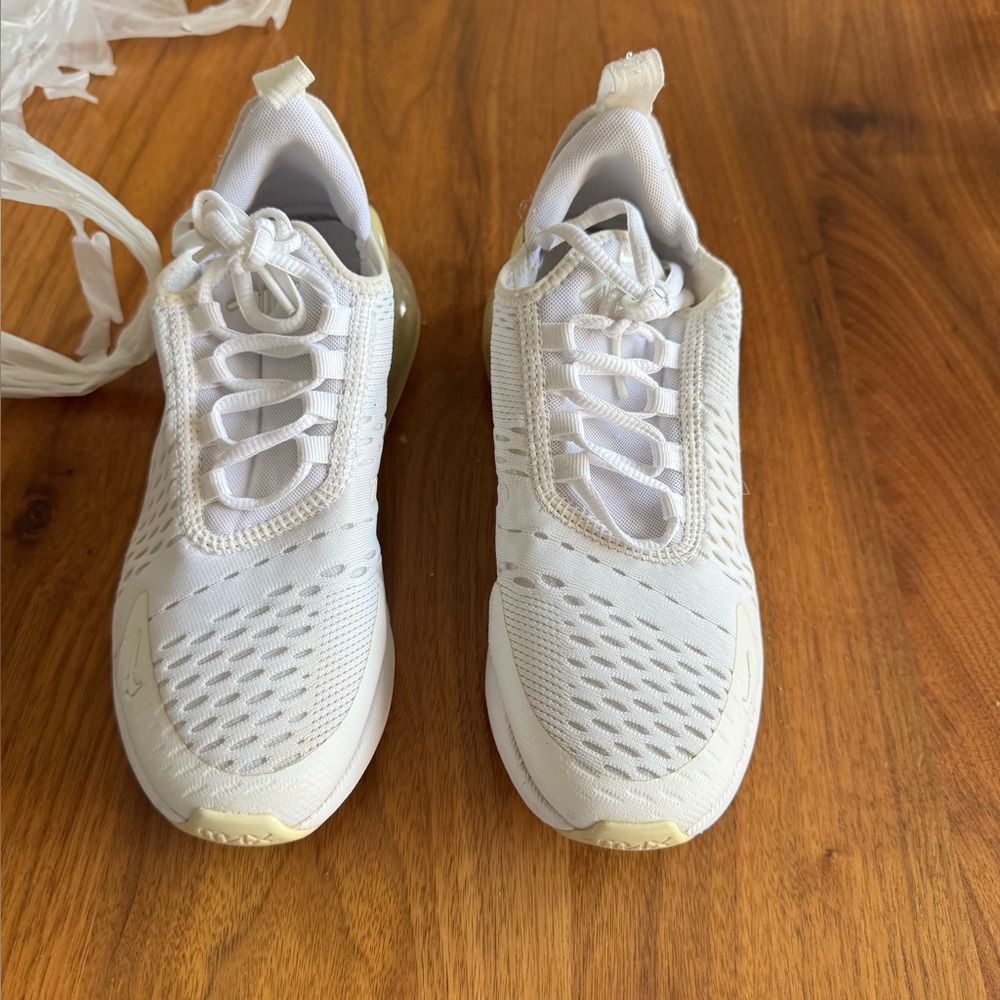 Youth Nike 270 -size 4.5